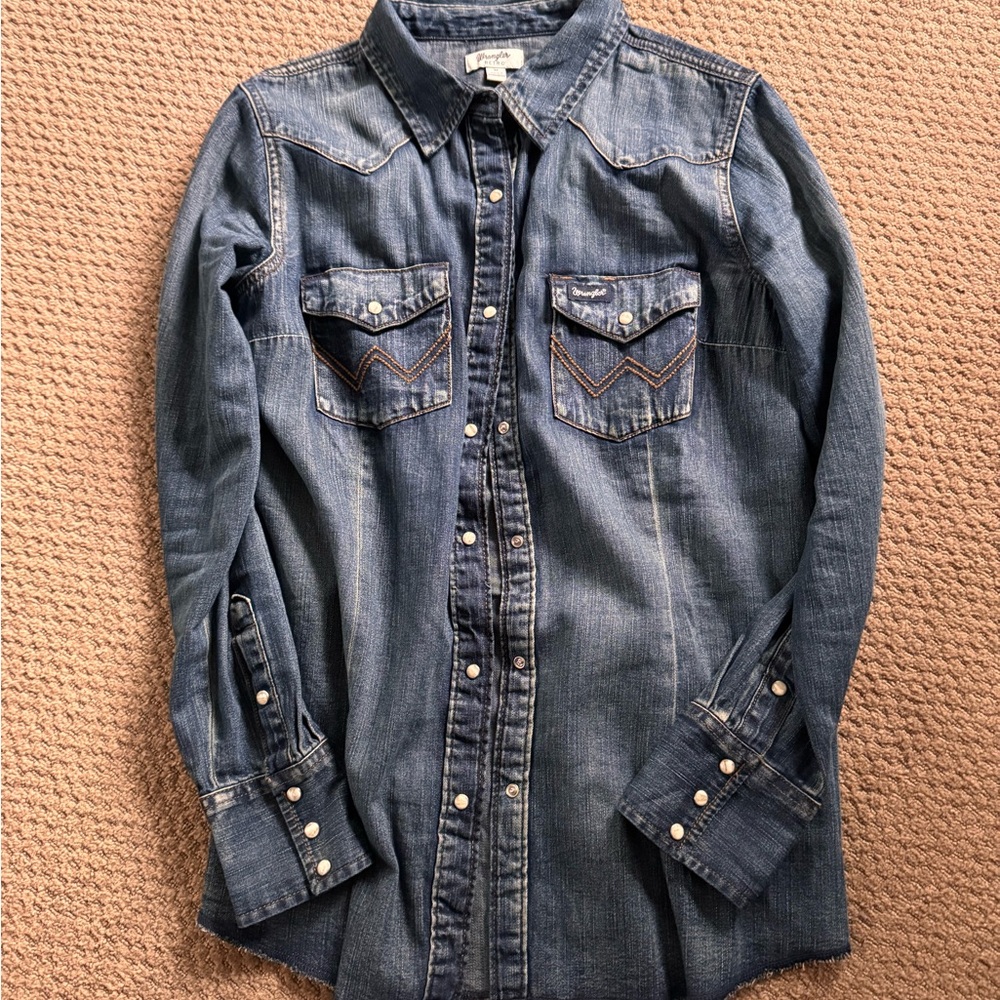 Wrangler Retro Denim Button-Up Shirt with Pearl Snap Buttons